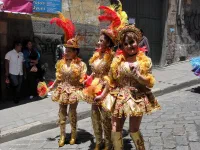 Chaque confrérie a son costume.