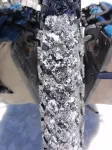 Roues et vélos sont recouverts de sel : rinçage en perspective.