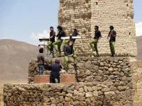 Au milieu de la cambrousse profonde, à l'entrée d'un village minier, on tombe sur le tournage d'un clip.