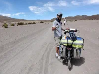 On est content de pousser nos vélos dans le sable !!!