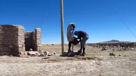 Ravitaillement en eau. Notre politique : quand les locaux nous disent qu'ils la boivent ainsi, on ne la filtre pas et la consommons tel quel. Sinon on sort les filtres pour la purifier (eau boueuse de puits avec des crevettes mortes par exemple).
