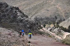Les derniers kilomètres sont en mode VTT & pilotage de précision. Nous descendons lentement mais sûrement