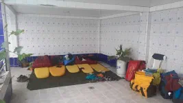 C'est un poil humide mais la température est très bonne car la piscine est dans une sorte de serre : ambiance tropicale !