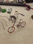 Il y a de véritables artistes du fil de fer qui passent à la casa de ciclista