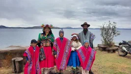 La Dring Family en habit traditionnel locaux (et nous avons même adopté Tupac)
