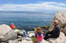 Pique-nique au bord du lac, avec un orage lointain en fond sonore