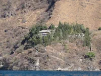 Exemple de "petite" propriété sur les bords du lac