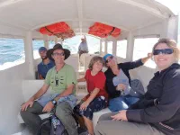 Petit tour en bateau sur le lac avec Michel, Matisse, Murielle et Élodie.
