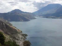 Départ du lac, on reprend vite de la heuteur