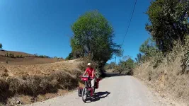 Nous quittons la route principale pour des pistes plus sympatiques