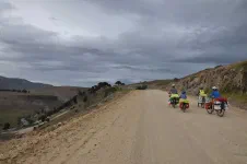 Et c'est parti pour une bonne montée, qui s'achèvera sous la pluie, le vent et l'orage sur un plateau