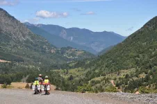La route descend jusqu'au bout de la vallée