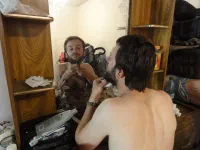 Olivier a découvert un peigne, il a donc pu se raccourcir la barba !