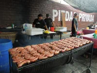 Près de 200 saucisses plus ou moins chipolata attendent de se faire dévorer. Là par contre on a cédé aux sirènes du hot-dog...  Et quel fumet !!!