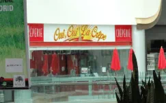 dans un centre commercial