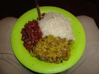 Le cassado, repas typiquement costaricain : riz, haricot rouges et viande (ce soir : picadillo), offert par nos hôtes