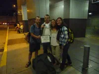 Accueil des parents de Marie à l'aéroport de San José