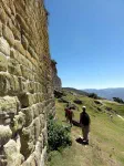 le mur d'enceinte fait entre 12 et 16m de hauteur