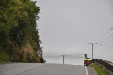 Sofia pédale maintenant souvent seule