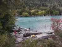 Pause déjeuner au bord de la rivière, et on reste même bivouaquer