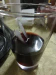 La deuxième bouteille n'était pas au frais, alors on y ajoute des glaçons... normal.