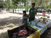 Le lendemain, avec la famille Charles, on enchaîne sur une "parilla" (barbeuk) : une viande à tomber par terre (!!!), du vin rouge (chambré, ouf !), crumble et délicieuse glace.