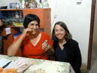 Une de nos très gentilles hôtesses. Sa sœur est trop timide pour se faire prendre en photo.