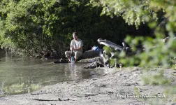 Olivier va chercher de l'eau potable pour le soir (photo <a href="http://www.lego-voyageurs.ch/" target="_blank">Lego-voyageurs</a>)