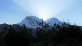 Levé du soleil dernière le Huascaran