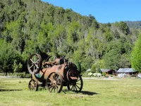 Ancienne machine à vapeur utilisée pour scier le bois